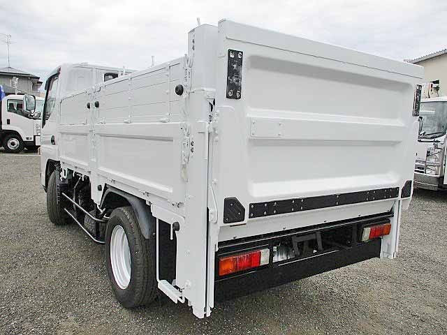 三菱ふそうキャンター平ボディ小型（2t・3t）[写真06]