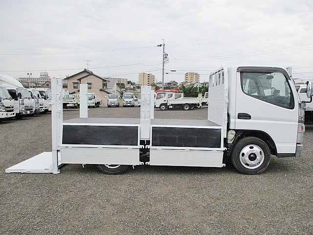 三菱ふそうキャンター平ボディ小型（2t・3t）[写真09]