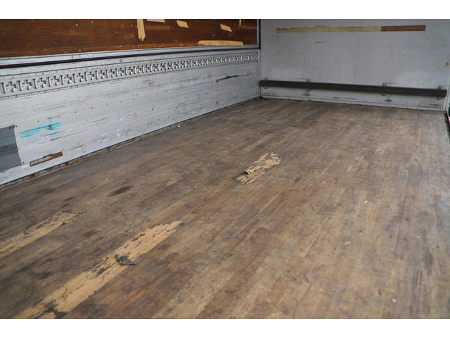 いすゞフォワードアルミウイング中型（4t）[写真15]