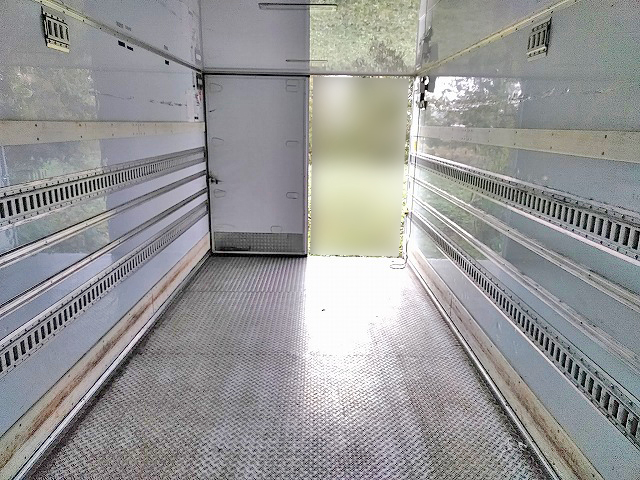 いすゞフォワード冷凍車（冷蔵車）中型（4t）[写真11]