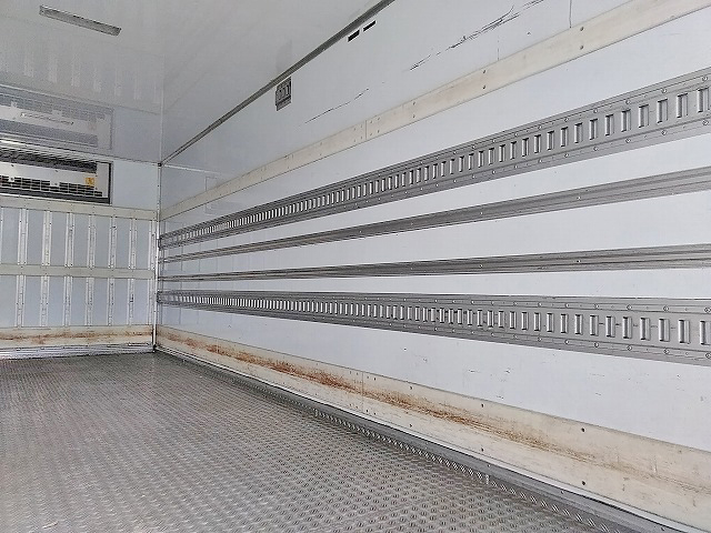 いすゞフォワード冷凍車（冷蔵車）中型（4t）[写真08]