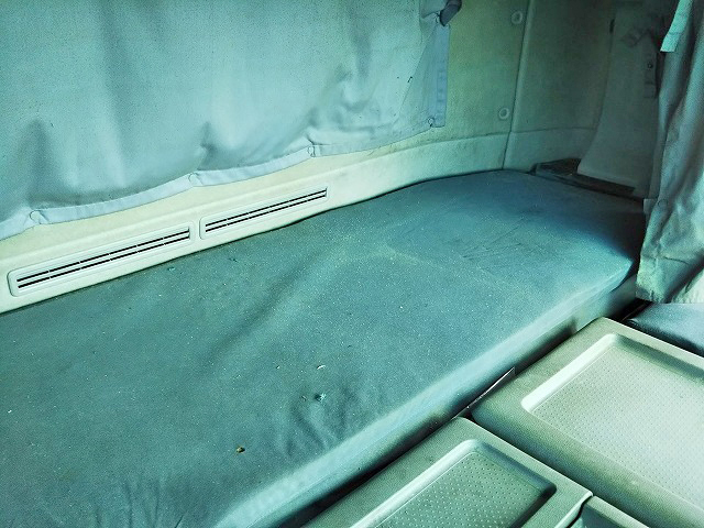 UDトラックスクオンアルミブロック大型（10t）[写真34]