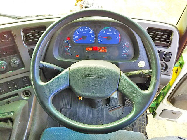 UDトラックスクオンアルミブロック大型（10t）[写真36]