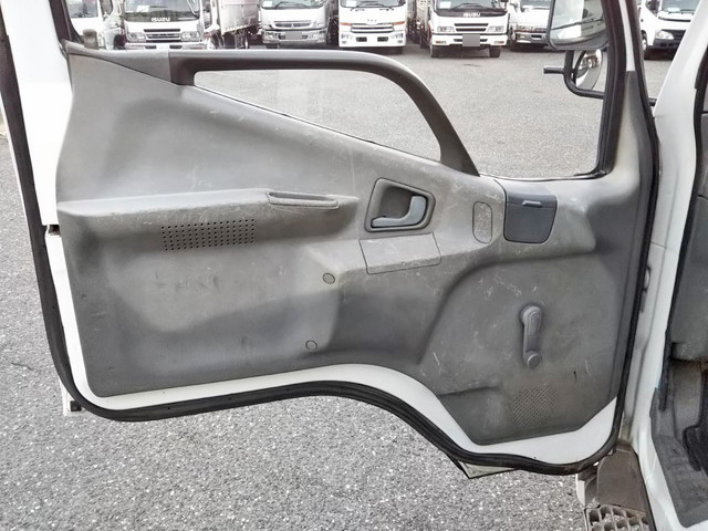 三菱ふそうキャンターダンプ・クレーン付小型（2t・3t）[写真30]