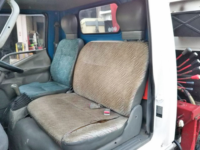 三菱ふそうキャンターダンプ・クレーン付小型（2t・3t）[写真33]