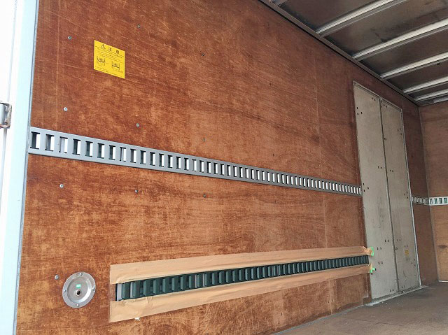 いすゞエルフアルミバン小型（2t・3t）[写真13]