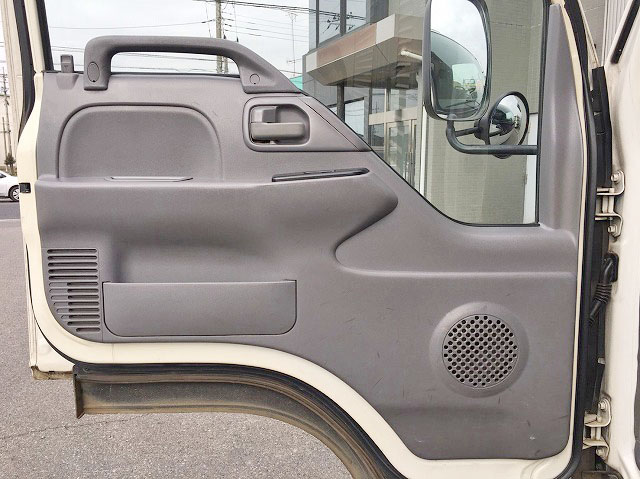 いすゞエルフアルミバン小型（2t・3t）[写真26]