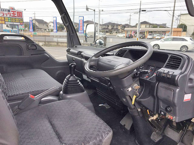 いすゞエルフアルミバン小型（2t・3t）[写真31]