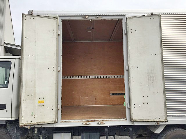 いすゞエルフアルミバン小型（2t・3t）[写真06]