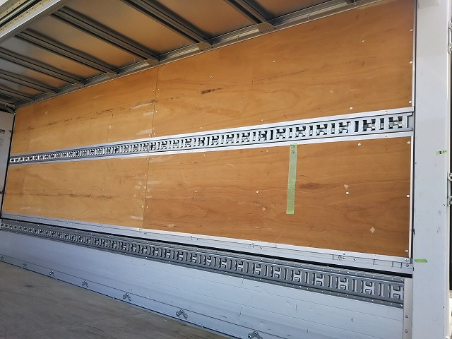 三菱ふそうキャンターアルミウイング小型（2t・3t）[写真15]