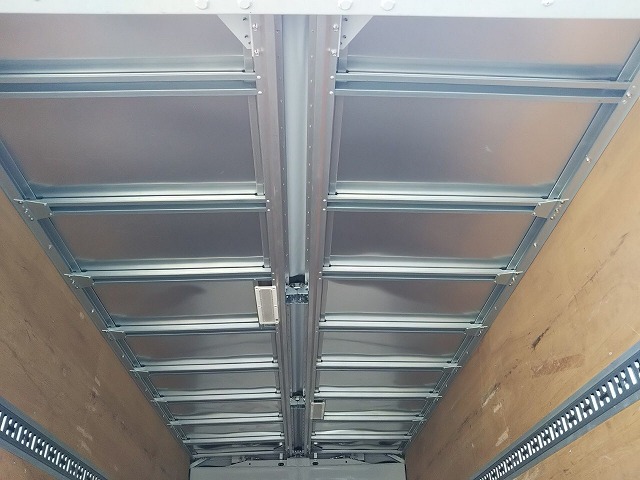 三菱ふそうキャンターアルミウイング小型（2t・3t）[写真16]