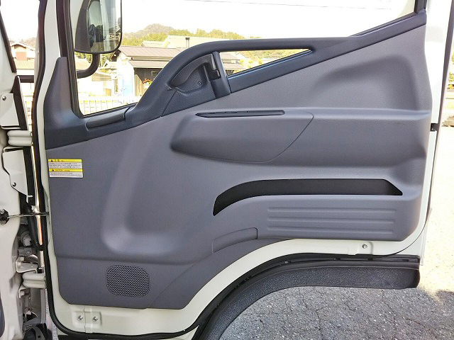 三菱ふそうキャンターアルミウイング小型（2t・3t）[写真33]