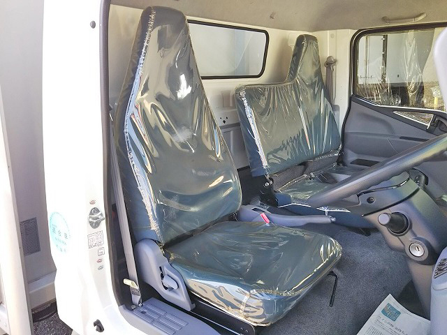 三菱ふそうキャンターアルミウイング小型（2t・3t）[写真35]