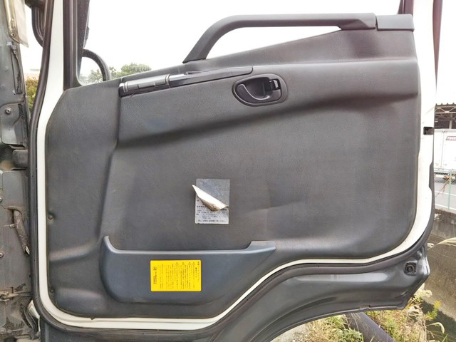 三菱ふそうスーパーグレートダンプ大型（10t）[写真28]