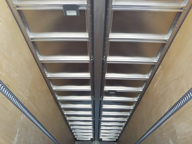 UDトラックスクオンアルミウイング大型（10t）[写真12]