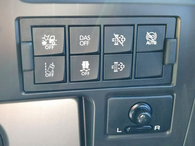 UDトラックスクオンアルミウイング大型（10t）[写真26]