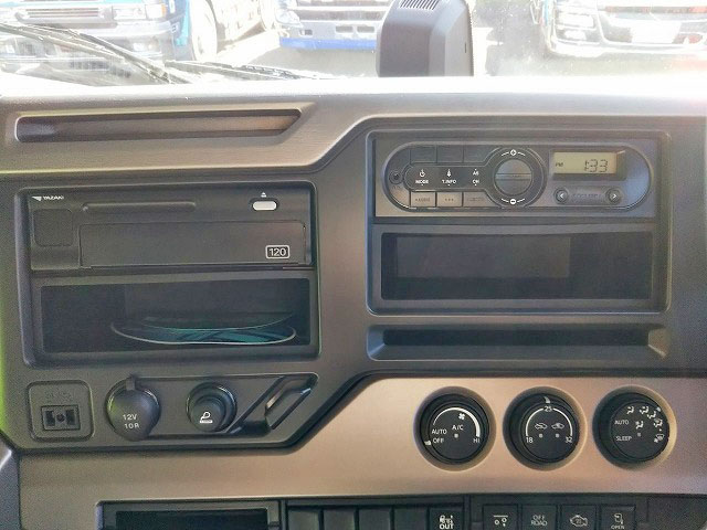 UDトラックスクオンアルミウイング大型（10t）[写真28]