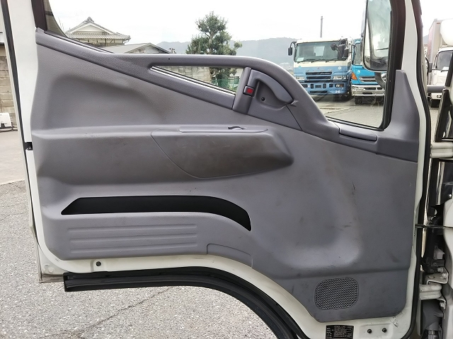 三菱ふそうキャンタークレーン付小型（2t・3t）[写真30]