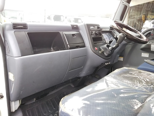 三菱ふそうキャンタークレーン付小型（2t・3t）[写真35]