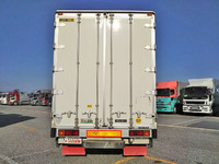 いすゞギガアルミウイング大型（10t）[写真10]