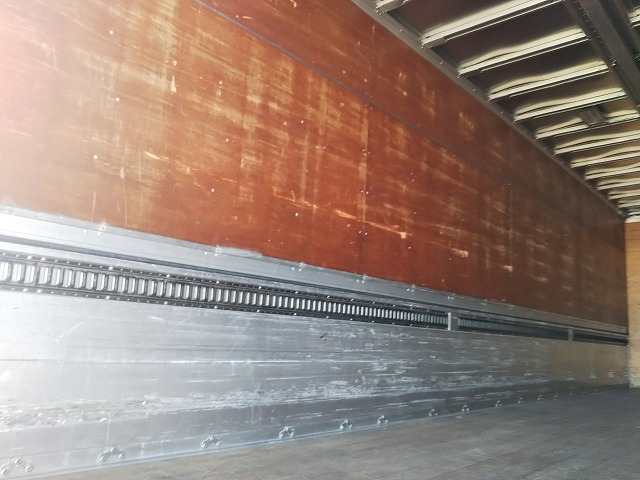 いすゞギガアルミウイング大型（10t）[写真13]