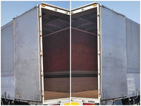 いすゞギガアルミウイング大型（10t）[写真18]