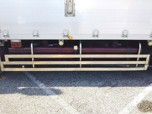 いすゞギガアルミウイング大型（10t）[写真24]