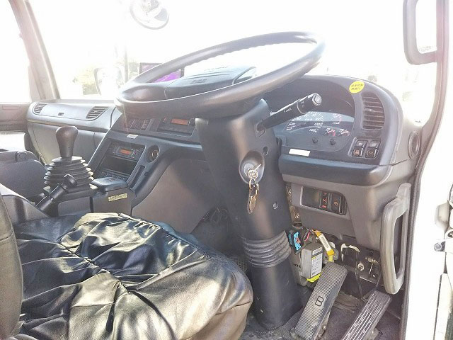 いすゞギガアルミウイング大型（10t）[写真31]