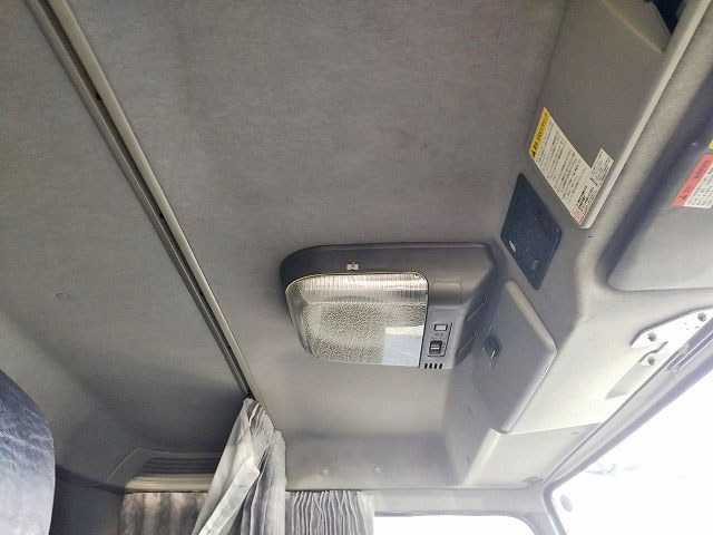 いすゞギガアルミウイング大型（10t）[写真35]