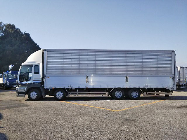 いすゞギガアルミウイング大型（10t）[写真05]