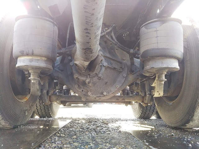 いすゞギガシャーシ大型（10t）[写真20]