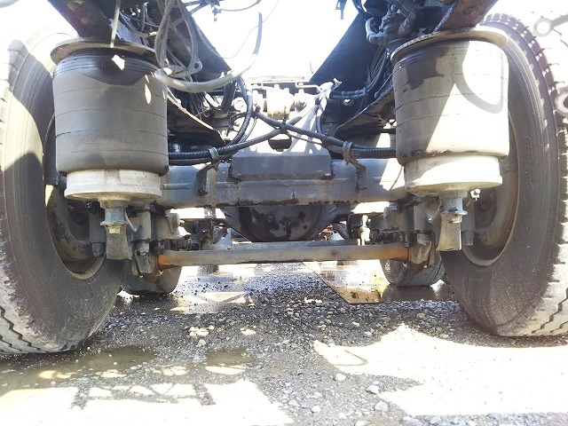 いすゞギガシャーシ大型（10t）[写真21]