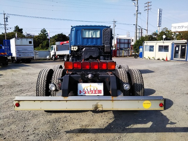 いすゞギガシャーシ大型（10t）[写真09]