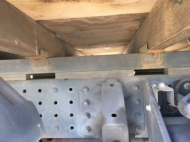 三菱ふそうキャンター平ボディ小型（2t・3t）[写真18]