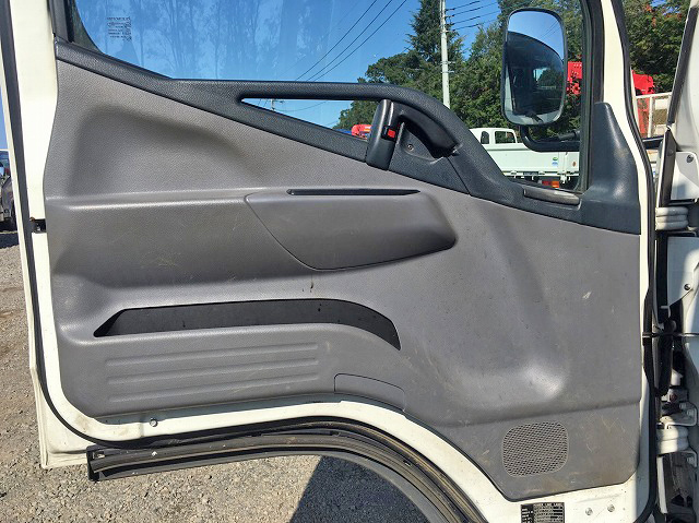 三菱ふそうキャンター平ボディ小型（2t・3t）[写真24]