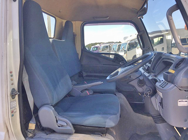 三菱ふそうキャンター平ボディ小型（2t・3t）[写真28]