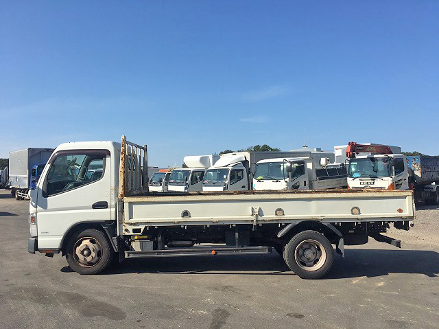 三菱ふそうキャンター平ボディ小型（2t・3t）[写真06]