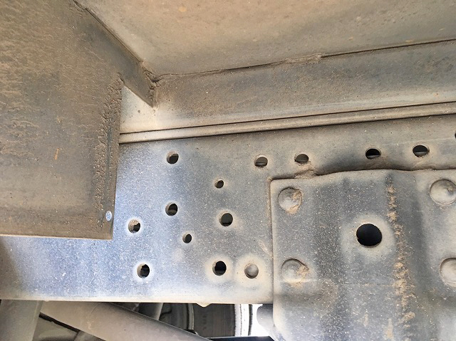 いすゞエルフ平ボディ小型（2t・3t）[写真19]