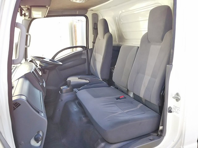 いすゞエルフパネルバン小型（2t・3t）[写真32]