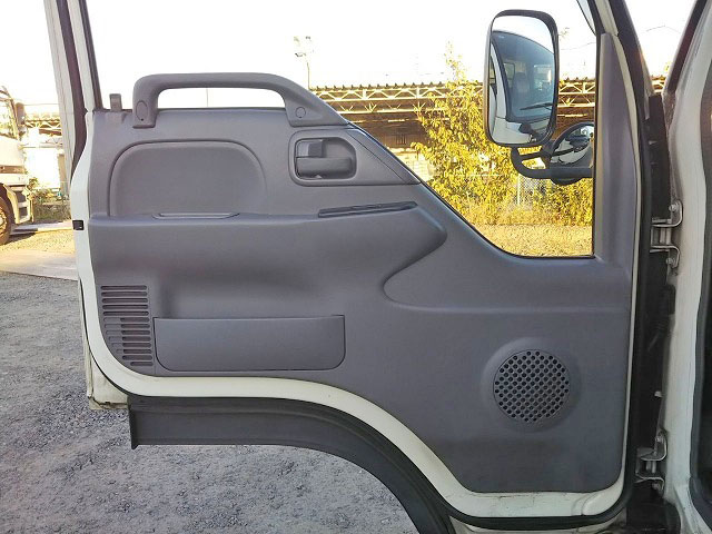 いすゞエルフアルミバン小型（2t・3t）[写真24]
