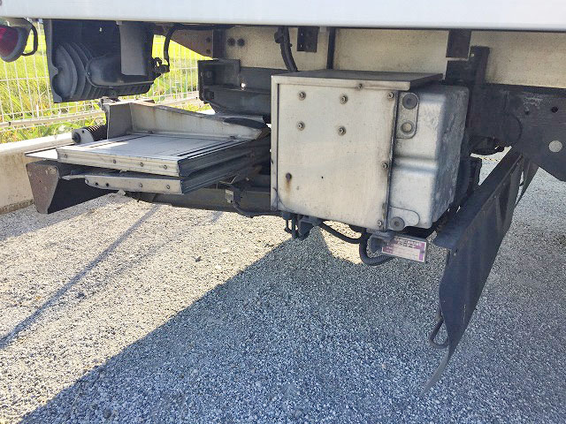 いすゞフォワード冷凍車（冷蔵車）中型（4t）[写真10]