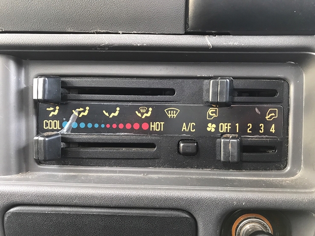 いすゞエルフダンプ小型（2t・3t）[写真33]