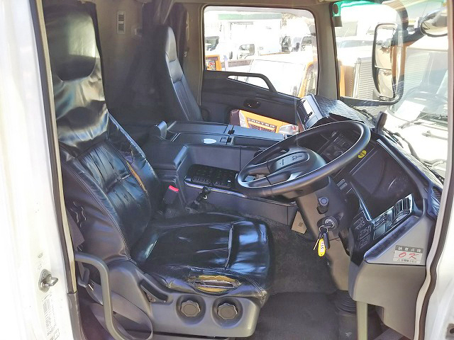 三菱ふそうスーパーグレートトレーラーヘッド（トラクターヘッド）大型（10t）[写真31]