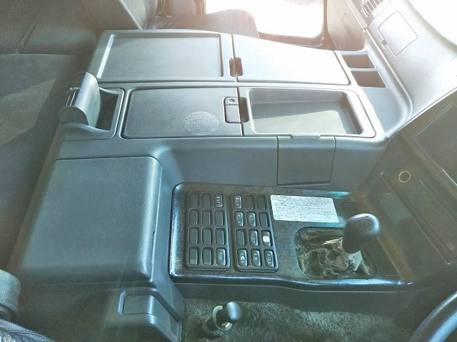 三菱ふそうスーパーグレートトレーラーヘッド（トラクターヘッド）大型（10t）[写真37]