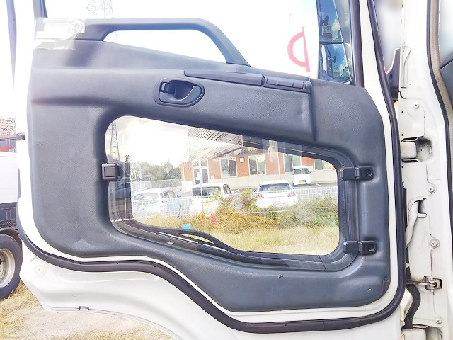 三菱ふそうスーパーグレートアルミウイング大型（10t）[写真24]