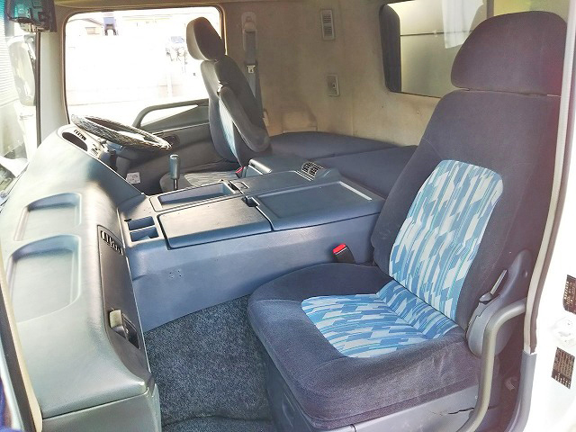 三菱ふそうスーパーグレートアルミウイング大型（10t）[写真27]