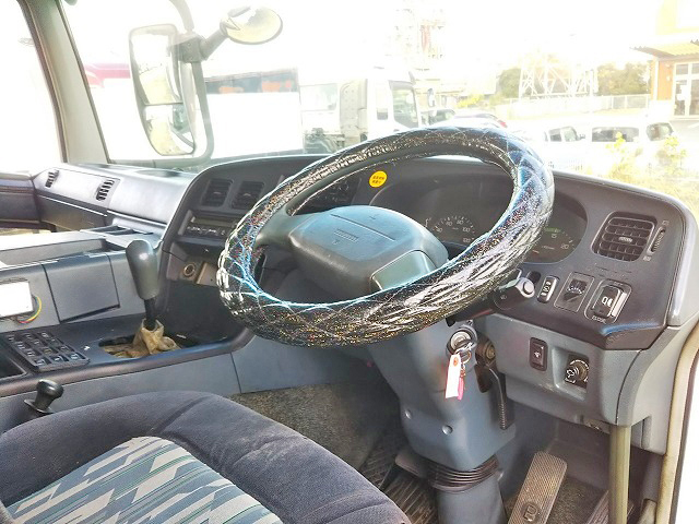 三菱ふそうスーパーグレートアルミウイング大型（10t）[写真29]