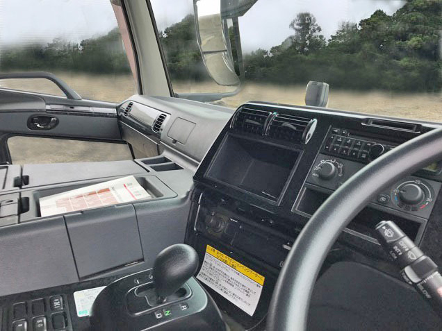 三菱ふそうスーパーグレートアルミウイング大型（10t）[写真26]