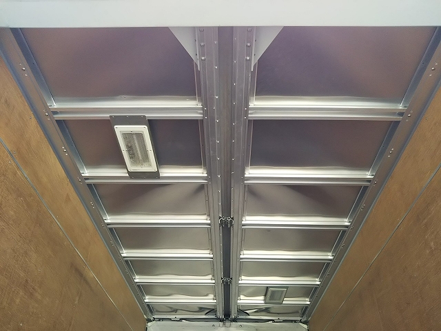 いすゞエルフアルミウイング小型（2t・3t）[写真15]