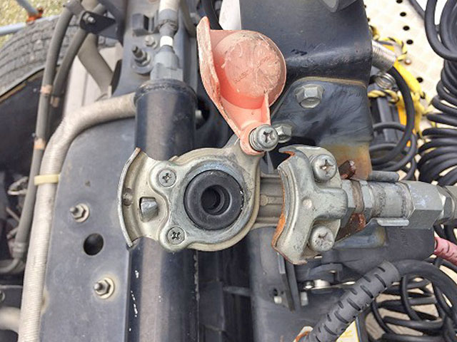 UDトラックスクオントレーラーヘッド（トラクターヘッド）大型（10t）[写真18]